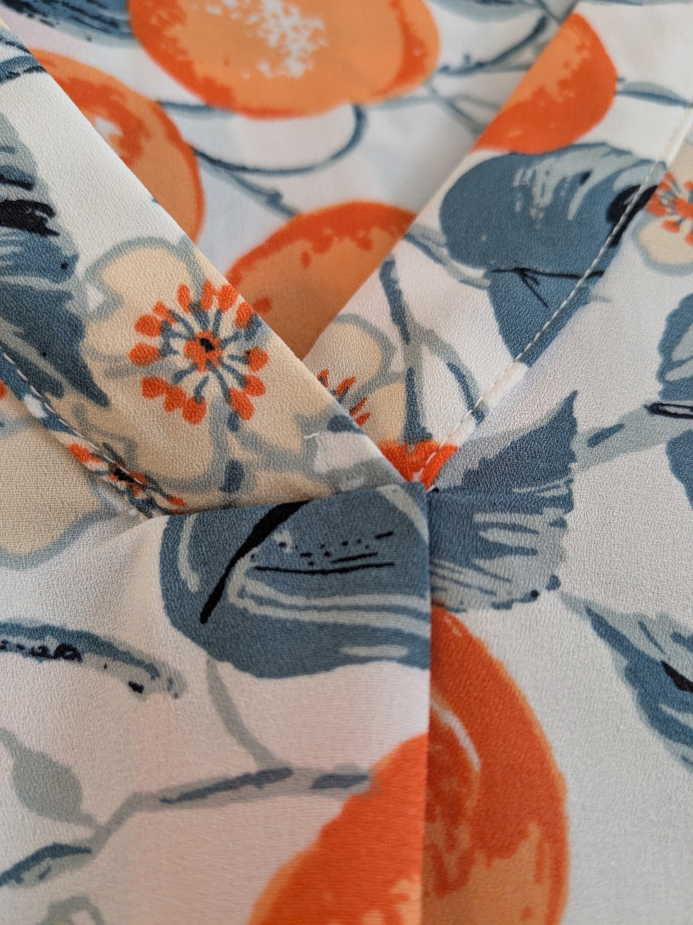 Ann Taylor Floral Orange Print V-Neck Women’s Top - Picture 4 of 8